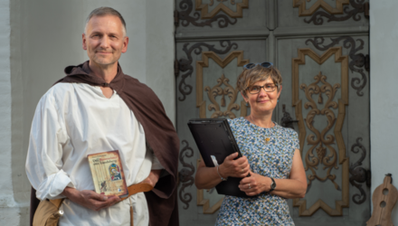 Lesung in einfacher Sprache mit musikalischer Begleitung